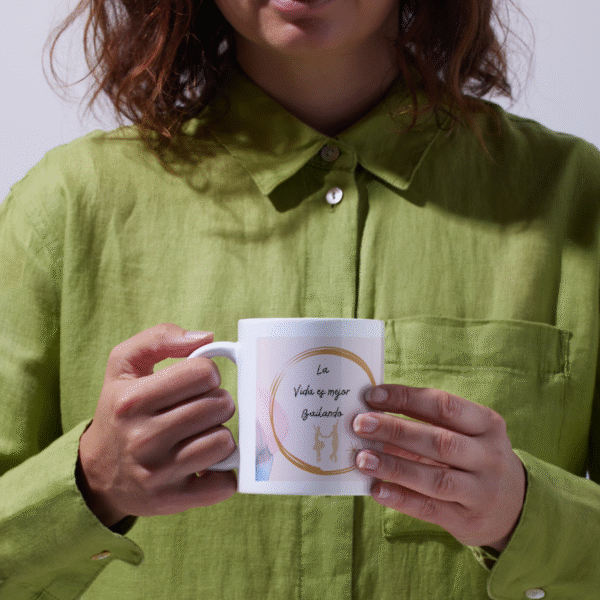Taza Personalizada con Frase La vida Es mejor Bailando - Imagen 4