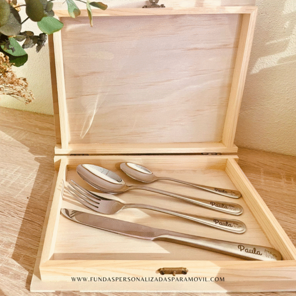 Caja Madera de Cubiertos Personalizada Bautizo con Bolsa de Tela Rafia - Imagen 2