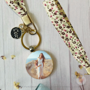 Llavero personalizado de Madera con Colgante Flores