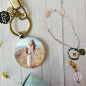 Llavero personalizado de Madera con Colgante Brillantes Rosa