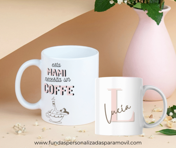 Taza Personalizada con Frase Diseño Mamá-  Esta Mamá necesita un Café